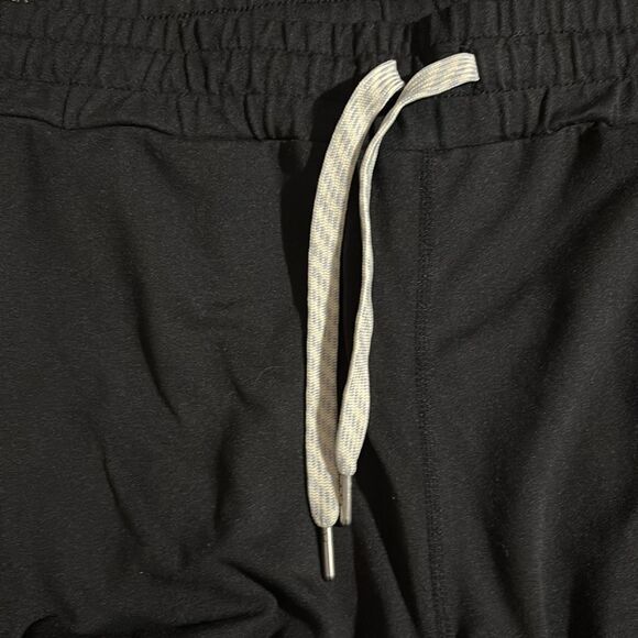 Vuori women’s performance joggers - Picture 4 of 8